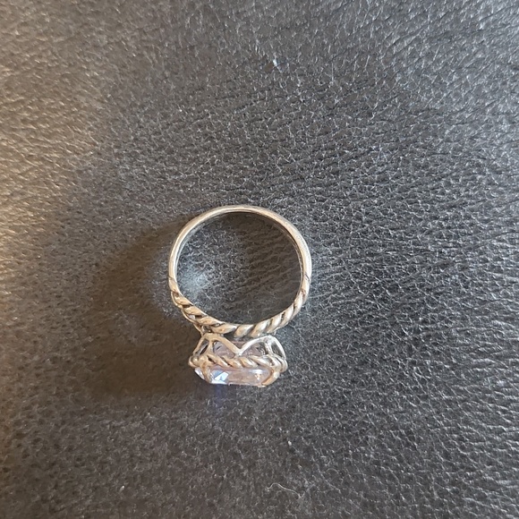 Ring - Picture 3 of 4